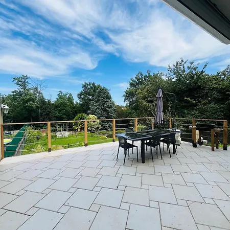 Charmante Maison, 3 Et Parking, *